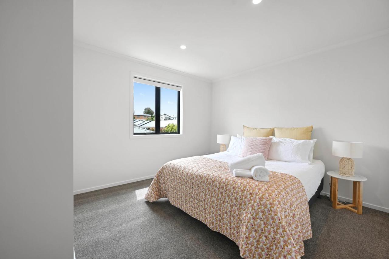 New Towhouse Walk To The Hospital & Cbd & The Lake Hamilton Extérieur photo